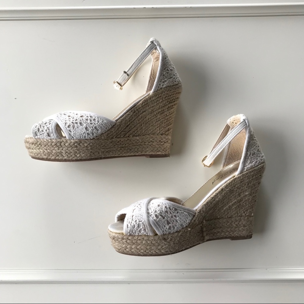 Women’s white twisted wedges size 9